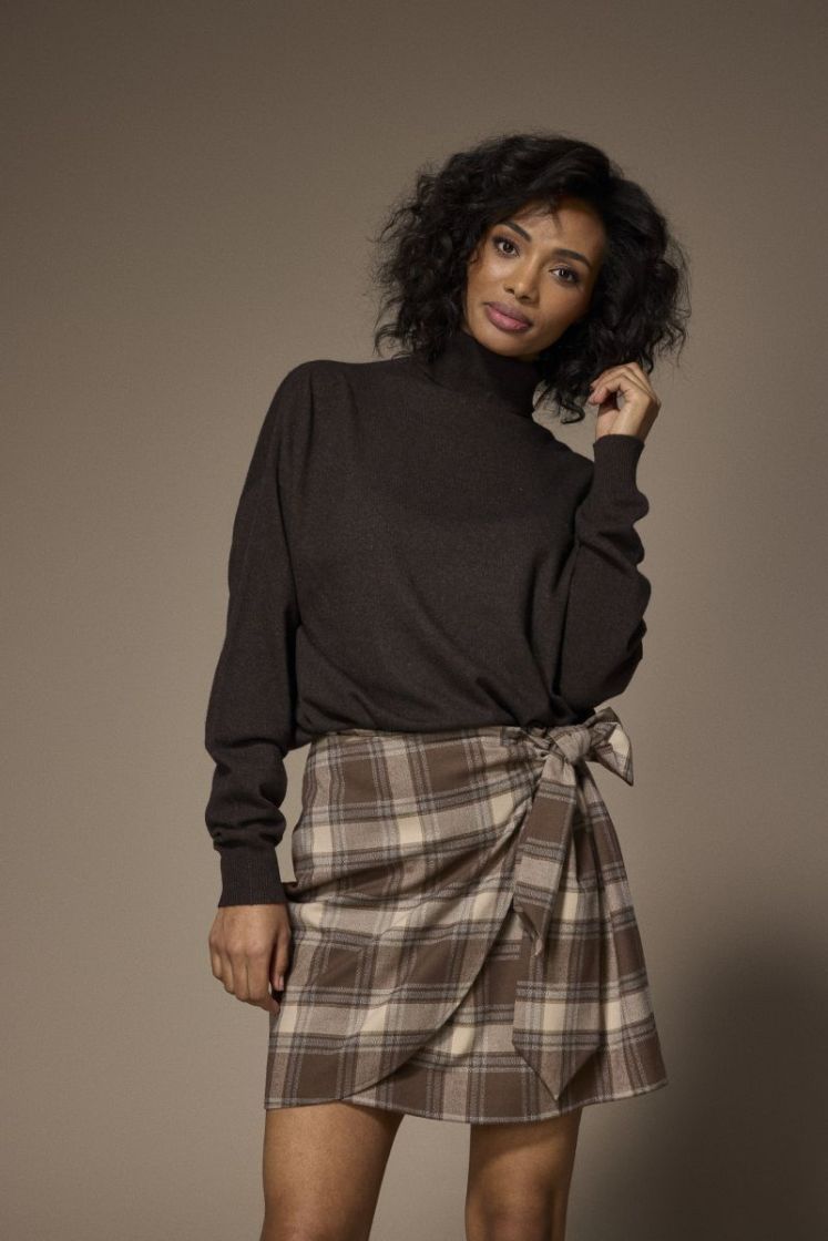  040 BROWN